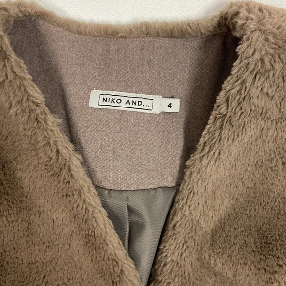 niko and.. Faux Fur long teddy bear coat brown oversized collarless size L EUC - Picture 9 of 11